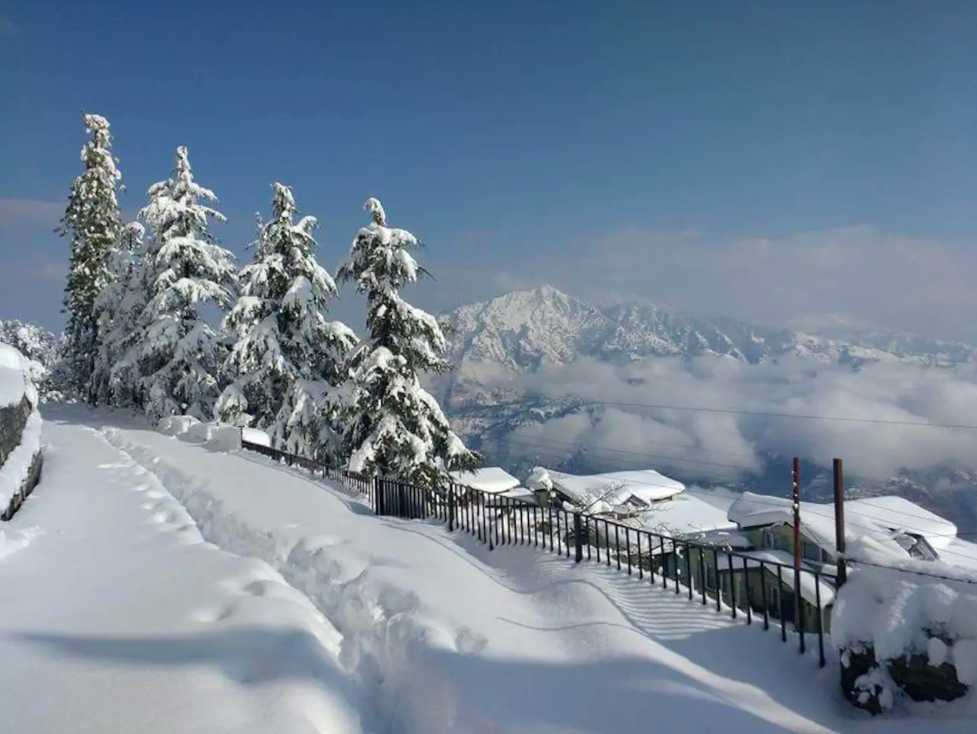 PlumCove外面的雪